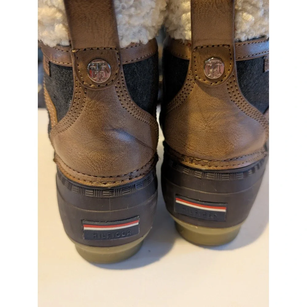 Tommy Hilfiger TWRIAN2 Duck Boots Faux Fur Trim Winter Snow Brown Grey Size 8M